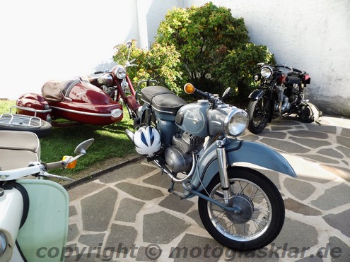 Motorrad Gruppenbild im Schlossnebenhof